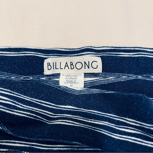 Billabong Stretch Mini Skirt. Size Medium. EUC. - Picture 1 of 7